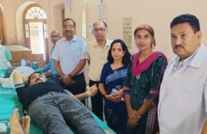 शहीद मेजर अमित आहूजा की स्मृति में लगाए रक्तदान शिविर में 65 ने किया रक्तदान