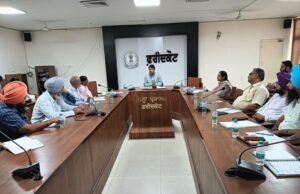 ਡਿਪਟੀ ਕਮਿਸ਼ਨਰ ਨੇ ਘਰ ਘਰ ਸਰਵੇ ਪ੍ਰਗਤੀ ਰਿਪੋਰਟ ਦਾ ਲਿਆ ਜਾਇਜ਼ਾ