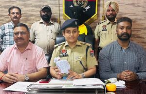 ਲੁਧਿਆਣਾ ਪੁਲਿਸ ਵੱਲੋਂ ਨਸ਼ਿਆਂ ਵਿਰੁੱਧ ਕਾਰਵਾਈ ਕਰਦਿਆਂ ਅੱਜ 01 ਦੋਸ਼ੀ ਨੂੰ ਗਿਰਫ਼ਤਾਰ ਕੀਤਾ ਗਿਆ ਜਿਸ ਪਾਸੋਂ 200 ਗ੍ਰਾਮ ਹੈਰੋਇਨ ਬਰਾਮਦ ਕੀਤੀ ਗਈ !