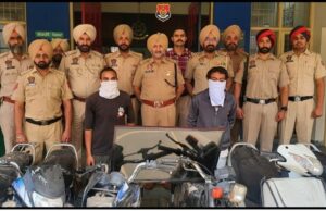ਲੁਧਿਆਣਾ ਪੁਲਿਸ ਵੱਲੋ ਵਹੀਕਲ ਚੋਰੀ ਕਰਨ ਵਾਲੇ ਗਿਰੋਹ ਦੇ 2 ਮੈਂਬਰ ਨੂੰ ਗਿਰਫ਼ਤਾਰ ਕੀਤਾ ਹੈ ਜਿਹਨਾਂ ਕੋਲੋਂ 04 ਮੋਟਰਸਾਈਕਲ,02 ਐਕਟਿਵਾ ਅਤੇ 01 ਐਲ.ਈ.ਡੀ ਬਰਾਮਦ ਕੀਤੀ ਗਈ !