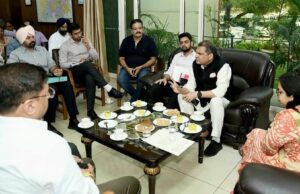 अरोड़ा ने डीसी सुरभि मलिक के साथ विकास परियोजनाओं की प्रगति की समीक्षा की !