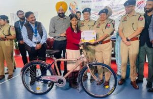 ਕਮਿਸ਼ਨਰੇਟ ਪੁਲਿਸ ਵਲੋਂ ਨਸ਼ਿਆਂ ਦੇ ਖਿਲਾਫ ਭਾਰਤ ਦੀ ਸਭ ਤੋਂ ਵੱਡੀ ਸਾਈਕਲ ਰੈਲੀ ਤੋਂ ਪਹਿਲਾਂ ਵਿਦਿਆਰਥੀਆਂ ਨੂੰ ਸਾਈਕਲ ਸੌਂਪੇ !