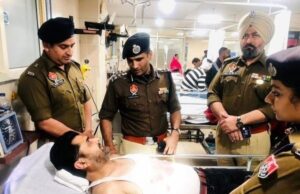 Commissioner of Police, Ludhiana, accompanied by senior officers of the Ludhiana Police, visited DMC Hospital to inquire about the well-being of the injured policeman !