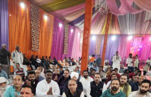 लुधियाना चंडीगढ़ रोड सैक्टर 32 में स्थित मां वैष्णो देवी जी धाम में मां भगवती जी की चौकी में नतमस्तक होकर आशीर्वाद प्राप्त करते हुए !