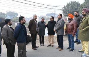ਵਿਧਾਇਕ ਬੱਗਾ, ਨਗਰ ਨਿਗਮ ਕਮਿਸ਼ਨਰ ਨੇ ਬੁੱਢੇ ਨਾਲੇ ਦਾ ਕੀਤਾ ਦੌਰਾ, ਨਾਲੇ ਦੇ ਦੂਜੇ ਪਾਸੇ ਸੜਕ ਬਣਾਉਣ ਲਈ ਸਬੰਧਤ ਅਧਿਕਾਰੀਆਂ ਨੂੰ ਕੰਮ ਤੇਜ਼ ਕਰਨ ਦੇ ਦਿੱਤੇ ਨਿਰਦੇਸ਼ !