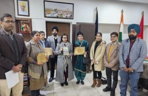 ਡਿਪਟੀ ਕਮਿਸ਼ਨਰ ਸੁਰਭੀ ਮਲਿਕ ਵਲੋਂ ਚਾਰ ਮਹਿਲਾ ਕਿਸਾਨਾਂ ਦਾ ਸਨਮਾਨ !