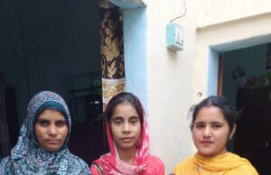 ਪ੍ਰਸ਼ਾਸਨ ਦੀਆਂ ਟੀਮਾਂ ਘਰ-ਘਰ, ਪਿੰਡਾਂ ਦੀਆਂ ਸਾਂਝੀਆਂ ਥਾਵਾਂ ‘ਤੇ ਵਸਨੀਕਾਂ ਨੂੰ ਵੋਟ ਪਾਉਣ ਲਈ ਕਰ ਰਹੀਆਂ ਹਨ ਪ੍ਰੇਰਿਤ – ਵਿਦਿਆਰਥੀਆਂ ਨੇ ਵੋਟਰ ਜਾਗਰੂਕਤਾ ਲਈ ਲਘੂ ਸਕਿੱਟਾਂ/ਰੈਲੀਆਂ ਕੀਤੀਆਂ; ਰੰਗੋਲੀ, ਮਹਿੰਦੀ ਮੁਕਾਬਲਿਆਂ ‘ਚ ਵੀ ਲਿਆ ਹਿੱਸਾ