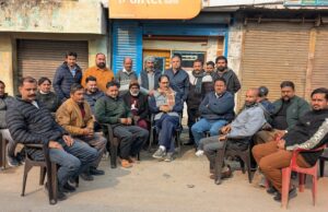 हल्के में पार्टी की गतिविधियों को लेकर जोगिंदर पाल ने कार्यकर्ताओं से की बैठक 2027 में कांग्रेस बड़े बहुमत के साथ फिर से पंजाब में करेंगी वापसी किया दावा कहां प्रधानमंत्री नरेंद्र मोदी को गायको से मिलने का समय है किसानों से नहीं :- जोगिंदर पाल