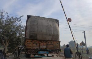 सड़कों पर दौड़ रहे ओवरलोडिंग वाहन! प्रशासन बेखबर!