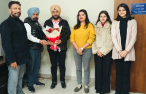 ਟ੍ਰੈਫ਼ਿਕ ਨਿਯਮਾਂ ਦੀ ਪਾਲਣਾ ਕਰਨ ਦੇ ਨਾਲ ਆਵੇਗੀ ਸੜਕ ਦੁਰਘਟਨਾਵਾਂ ‘ਚ ਕਮੀ : ਏ.ਸੀ.ਪੀ ਗੁਰਪ੍ਰੀਤ ਸਿੰਘ ਸਿੱਧੂ – ਆਕਾਸ਼ਵਾਣੀ ਲੁਧਿਆਣਾ ਦੇ ਦਫ਼ਤਰ ਸ਼ਿਰਕਤ ਕਰਨ ‘ਤੇ ਏਸੀਪੀ ਟ੍ਰੈਫ਼ਿਕ ਗੁਰਪ੍ਰੀਤ ਸਿੰਘ ਦਾ ਸਵਾਗਤ