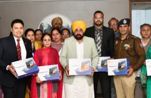 मुख्यमंत्री द्वारा लुधियाना में डिजिटल शिक्षा पहल की शुरुआत * स्कूली विद्यार्थियों को लैपटॉप वितरण की, की शुरुआत