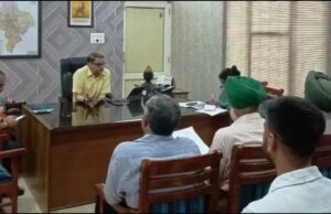 एसडीएम ने किसानों व चीनी मिल प्रतिनिधियों के साथ की बैठक