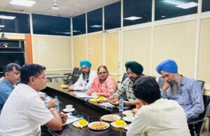 ਪੰਜਾਬ ਰਾਜ ਫੂਡ ਕਮਿਸ਼ਨ ਦੇ ਚੇਅਰਮੈਨ ਦੀ ਪ੍ਰਧਾਨਗੀ ਹੇਠ ਵੱਖ-ਵੱਖ ਵਿਭਾਗਾਂ ਦੇ ਅਧਿਕਾਰੀਆਂ ਨਾਲ ਮੀਟਿੰਗ – ਨੈਸ਼ਨਲ ਫੂਡ ਸਕਿਊਰਿਟੀ ਐਕਟ, 2013 ਨਾਲ ਜੁੜੇ ਕਾਰਜ਼ਾਂ ਦੀ ਪ੍ਰਗਤੀ ਦੀ ਕੀਤੀ ਸਮੀਖਿਆ – ਹਰੇਕ ਸਕੂਲ ਤੇ ਆਂਗਣਵਾੜੀ ਸੈਂਟਰ ‘ਚ ਕਮਿਸ਼ਨ ਦਾ ਟੋਲ ਫਰੀ ਨੰਬਰ 98767-64545 ਦਰਸਾਉਣ ਦੇ ਵੀ ਦਿੱਤੇ ਨਿਰਦੇਸ਼