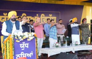 ਜਦੋਂ ਤੱਕ ਪੰਜਾਬ ’ਚੋਂ ਨਸ਼ਿਆਂ ਦਾ ਨਾਮੋ-ਨਿਸ਼ਾਨ ਨਹੀਂ ਮਿਟ ਜਾਂਦਾ, ਉਦੋਂ ਤੱਕ ਚੈਨ ਨਾਲ ਨਾ ਬੈਠੋ-ਕੇਜਰੀਵਾਲ ਵੱਲੋਂ ਨੌਜਵਾਨਾਂ ਨੂੰ ਅਪੀਲ ਨਸ਼ਿਆਂ ਖਿਲਾਫ਼ ਜੰਗ ਵਿੱਚ ਨੌਜਵਾਨਾਂ ਨੂੰ ਵਧ-ਚੜ੍ਹ ਕੇ ਸਹਿਯੋਗ ਦੇਣ ਦਾ ਸੱਦਾ ਪਿਛਲੀਆਂ ਸਰਕਾਰਾਂ ਨੇ ਨਾਜਾਇਜ਼ ਢੰਗ ਨਾਲ ਪੈਸਾ ਕਮਾਉਣ ਲਈ ਨਸ਼ਿਆਂ ਦੇ ਕਾਰੋਬਾਰੀਆਂ ਦੀ ਪੁਸ਼ਤਪਨਾਹੀ ਕੀਤੀ ‘ਯੁੱਧ ਨਸ਼ਿਆਂ ਵਿਰੁੱਧ’ ਤਹਿਤ ਨਸ਼ੇ ਦੀ ਲਾਹਨਤ ਖਿਲਾਫ਼ ਮਿਸਾਲੀ ਕਦਮ ਚੁੱਕੇ