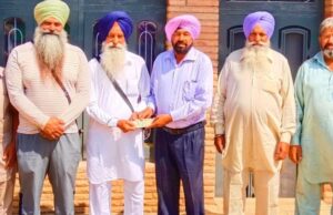 ਪਿੰਡ ਲੱਖਪੁਰ ਵਿਖੇ ਚੱਲ ਰਹੇ ਸੀਵਰੇਜ ਦੇ ਕੰਮ ਲਈ ਪ੍ਰਵਾਸੀ ਭਾਰਤੀਆਂ ਨੇ ਦਿੱਤੇ 1.60 ਲੱਖ ਰੁਪਏ ਪਿੰਡ ਦੇ ਵਿਕਾਸ ‘ਚ ਪ੍ਰਵਾਸੀ ਭਾਰਤੀਆਂ ਦਾ ਸਹਿਯੋਗ ਸ਼ਲਾਘਾਯੋਗ – ਬੰਗੜ