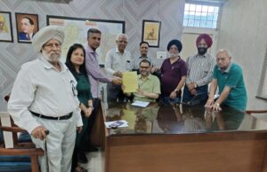 ਸ਼ਹਿਰ ਦੀਆਂ ਸਮਾਜਿਕ ਸੰਸਥਾਵਾਂ ਨੇ ਪੰਜਾਬ ਦੇ ਮੁੱਖ ਮੰਤਰੀ ਨੂੰ ਮੰਗ ਪੱਤਰ ਸੌਂਪਿਆ।