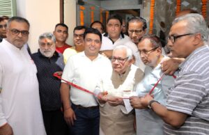 ਵਿਜੇ ਚੋਪੜਾ ਨੇ ਕੰਗ ਐਂਟਰਪ੍ਰਾਈਜ਼ਿਜ਼ ਦੇ ਨਵੇਂ ਦਫ਼ਤਰ ਦਾ ਉਦਘਾਟਨ ਕੀਤਾ