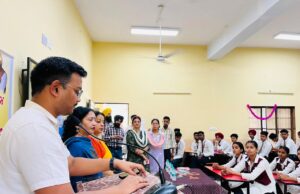 ਡੀ.ਸੀ ਬਰਨਾਲਾ ਨੇ ਸ਼ਹੀਦ ਪਰਮਜੀਤ ਸਿੰਘ ਸਕੂਲ ਆਫ਼ ਐਮੀਨੈਂਸ ਦੇ ਵਿਦਿਆਰਥੀਆਂ ਨੂੰ ਪ੍ਰੇਰਿਤ ਕੀਤਾ