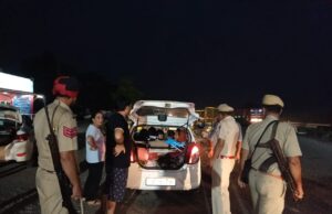 थाना प्रभारी तारागढ़ परमानंद हाईवे, तेलगया नाका से आने-जाने वाले वाहनों का गहन निरीक्षण।