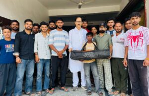 पूर्व विधायक जोगिंदर पाल ने नौजवानों को बांटा खेल का सामान कहां नौजवान पीढ़ी देश का असली भविष्य इन्हें बुरी आदतों से रहना होगा दूर :- जोगिंदर पाल