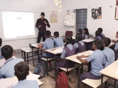 दिल्ली हाईकोर्ट ने निजी स्कूलों द्वारा आर्थिक रूप से कमजोर वर्ग के छात्रों को महंगी किताबें खरीदने के लिए मजबूर करने के खिलाफ जनहित याचिका पर नोटिस जारी किया