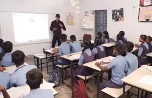 दिल्ली हाईकोर्ट ने निजी स्कूलों द्वारा आर्थिक रूप से कमजोर वर्ग के छात्रों को महंगी किताबें खरीदने के लिए मजबूर करने के खिलाफ जनहित याचिका पर नोटिस जारी किया