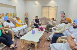 कैबिनेट मंत्री अमन अरोड़ा ने विधायक छीना के घर पहुँच, हाल-चाल जाना