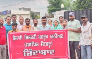 बाढ़ से परेशान राजमिस्त्री मज़दूरों के लिए इफ्टू ने निर्माण कल्याण बोर्ड से गुजारा भत्ता देने की माँग की