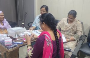 ਲੁਧਿਆਣਾ ਸਿਹਤ ਵਿਭਾਗ ਵੱਲੋਂ ਹੜ੍ਹ-ਪ੍ਰਭਾਵਿਤ ਇਲਾਕਿਆਂ ਵਿੱਚ 7 ਵਿਸ਼ੇਸ਼ ਮੁਫ਼ਤ ਮੈਡੀਕਲ ਕੈਂਪ; ਪਾਣੀ ਰਾਹੀਂ ਅਤੇ ਮੱਛਰ ਰਾਹੀਂ ਫੈਲਣ ਵਾਲੀਆਂ ਬਿਮਾਰੀਆਂ ਦੇ ਸਰਵੇ ਵਿੱਚ ਤੇਜ਼ੀ