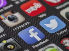 पुलिसकर्मियों में ‘सोशल मीडिया का नशा’: ड्यूटी के दौरान मोबाइल के इस्तेमाल पर अंकुश लगाया जाए- मध्य प्रदेश हाईकोर्ट